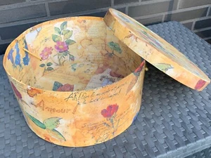 Sehr schöne Hutschachtel - geblümt - D 33cm - H 17cm - mit Kordelgriff - TOP - Bild 1 von 7