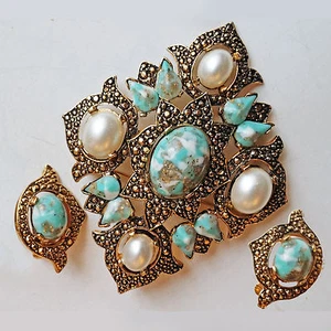 Set spilla e orecchini vintage Sarah Coventry perle finte e turchese - Foto 1 di 2