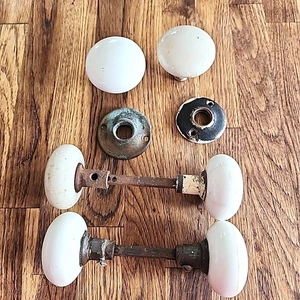 Antique Lot of 6 White Porcelain Doorknobs & Stems & Plates - Vintage - Picture 1 of 15