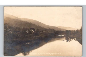 Tarjeta postal de Perkinsville, Weathersfield VT, Black River, casas, RPPC - Imagen 1 de 2