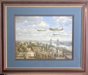 Stampa artistica firmata incorniciata vintage seconda guerra mondiale artista John Young Spitfires sopra Londra usata in ottime condizioni - Foto 1 di 12