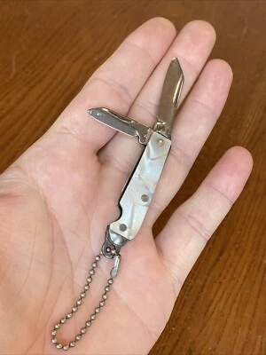 Chaveiro vintage plástico falso esfregão 2 lâminas dobrável faca de bolso feito nos EUA - Imagem 1 de 4