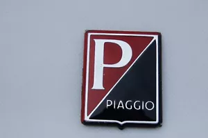 VESPA Piaggio Adhesive Badge Decal Red/Black - Picture 1 of 1