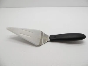 Pampered Chef Perfect Pie/Cake Slicer Serrated Wedge-Shaped Slice' N w/ Cover - Picture 1 of 7