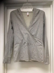 LUCY Activewear Gray Cotton Blend w Gold Metallic V Neck Top Hoodie Sz Small EUC - Picture 1 of 9