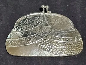 Dolce Vita Paris Silvertone Coin Purse Raised Detailed Vintage Brooch Pin - Picture 1 of 6