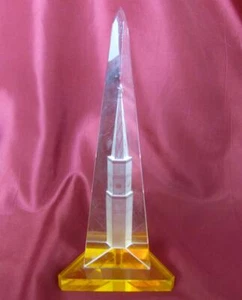 1950s VINTAGE RUSSIAN CRYSTAL GLASS SOUVENIR OCTOBER REVOLUTION KREMLIN - Picture 1 of 9