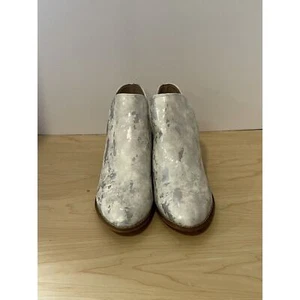 Boutique by Corky's Wayland White & Metallic Silver Ankle Bootie size 8 - Picture 1 of 6