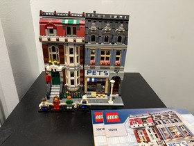 LEGO Creator Expert 10218 Pet Shop &ndash; Modular Building Set, 2,032 Pieces