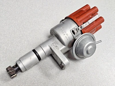 BONITO USADO ORIGINAL BOSCH PORSCHE 911 2.7 JFUD6 DISTRIBUIDOR ROTOR TAPA PUNTOS 331 Foto 1 de 4