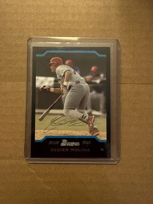 2004 BOWMAN YADIER MOLINA Primeiro Ano #301 ⚾️ - Imagem 1 de 2