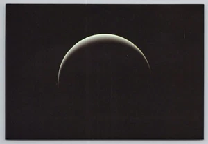 Imagen en falso color de Urano capturada por la Voyager 2 postal espacial de la NASA - Imagen 1 de 2