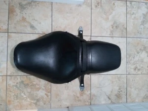 1997-2007 Harley OEM Road King Touring seat Street Glide seat 2001 2002 2003 98 - Picture 1 of 5