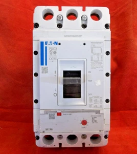 EATON PDG33G0400FNN Interruttore automatico 6015P - Foto 1 di 4