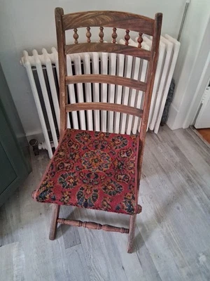 Антикварный складной стул с ковровым сиденьем. Детский размер. - Изображение 1 из 4