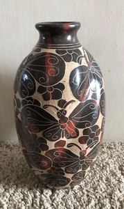 Butterfly Vase With A Twist Nicargua By Jose Lopez - Imagen 1 de 7