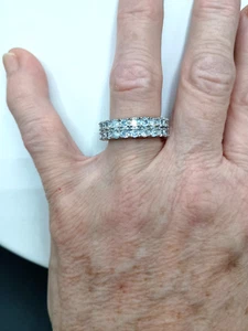 Vintage Eternity Band Ring Größe 8 CZ Zirkonia mehrere Steine silberfarben - Bild 1 von 16