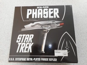 STAR TREK METAL PLATED PHASER SCREEN ACCURATE REPLICA NEVER OPENED - Picture 1 of 11