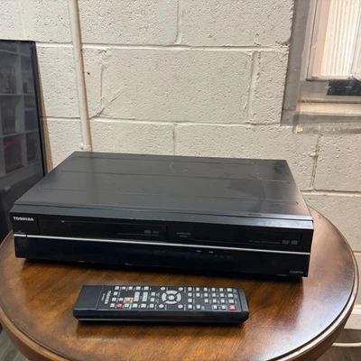 Toshiba DVR670KU DVD Recorder VCR Combo Dubbing VHS to DVD  UNTESTED - Image 1 of 4