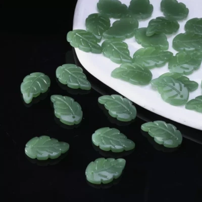 100Pcs Green Glass Lampwork Leaf Pendant Charm Beads 23x15mm DIY Jewelry Making - Image 1 of 2