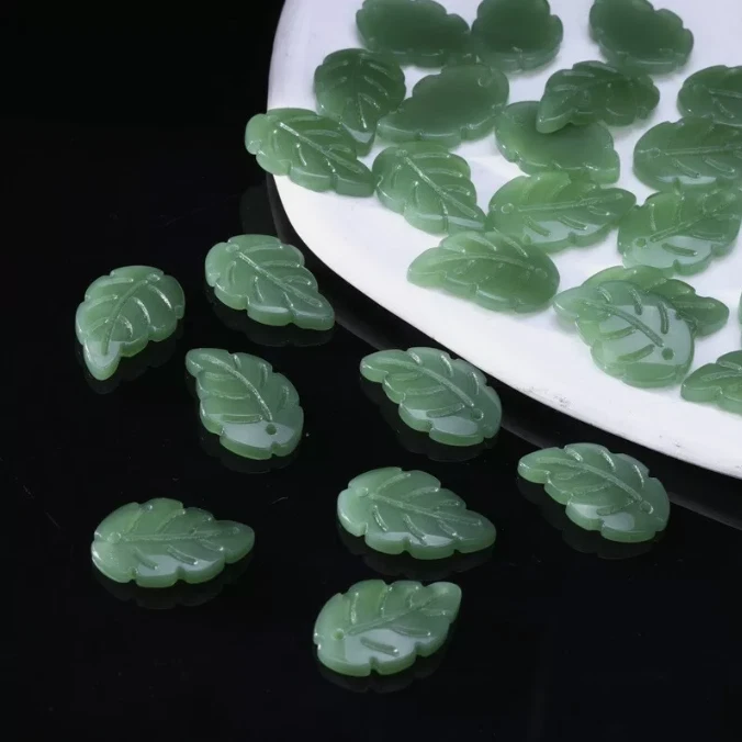 100Pcs Green Glass Lampwork Leaf Pendant Charm Beads 23x15mm DIY Jewelry Making - Image 1 of 2