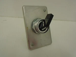 *NEW* SQUARE D 9001 KM1 SERIES G SELECTOR SWITCH w/BACK PLATE 110-120V - Picture 1 of 7