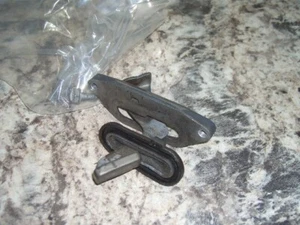 1994 Yamaha 9.9hp 4 stroke cowl latches boat motor part only bin 5049 - Picture 1 of 3