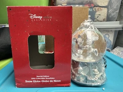 Globo de nieve de Navidad Mickey & Minnie Snowflake 2002 exclusivo de Disney Store NUEVO Foto 1 de 4