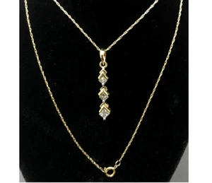14k Y/Gold Pendant Necklace With 0.48 ctw 3 Stone Princess Cut Diamonds. New - Bild 1 von 13