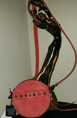 SHE + LO Aim High Disco 珊瑚皮革引人注目的斜挎包全新带标签178.00美元 — 第 1/4 张图片