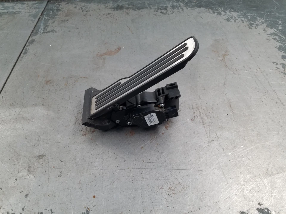 2015 Chevy Corvette C7 Z06 Accelerator Throttle Pedal #0947 D4 - Image 1 of 4