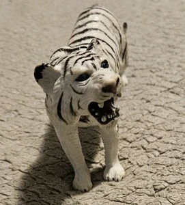 White Tiger Figure 7.5 Inches Long - Picture 1 of 14