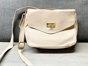 GEORGE CREAM CROSSBODY HANDBAG FAUX LEATHER SHOULDER BAG GOLD CLASP CLOSURE - Picture 1 of 10