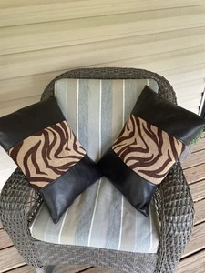 Set 2 Cuscini Divano Rettangolari Stampa Animalier Ecopelle 19x14 Leggi Desc - Foto 1 di 11