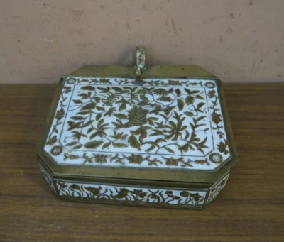 Caixa antiga chinesa de latão com tampa esmalte branco cloisonné floral 5 x 6" - Imagem 1 de 4