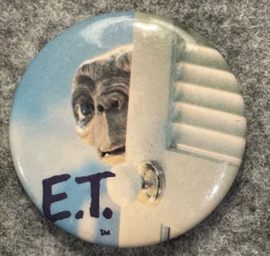 E.T. ET Extra Terrestrial Movie 1982 Film Alien Space Vintage Button Lapel Pin - Bild 1 von 12
