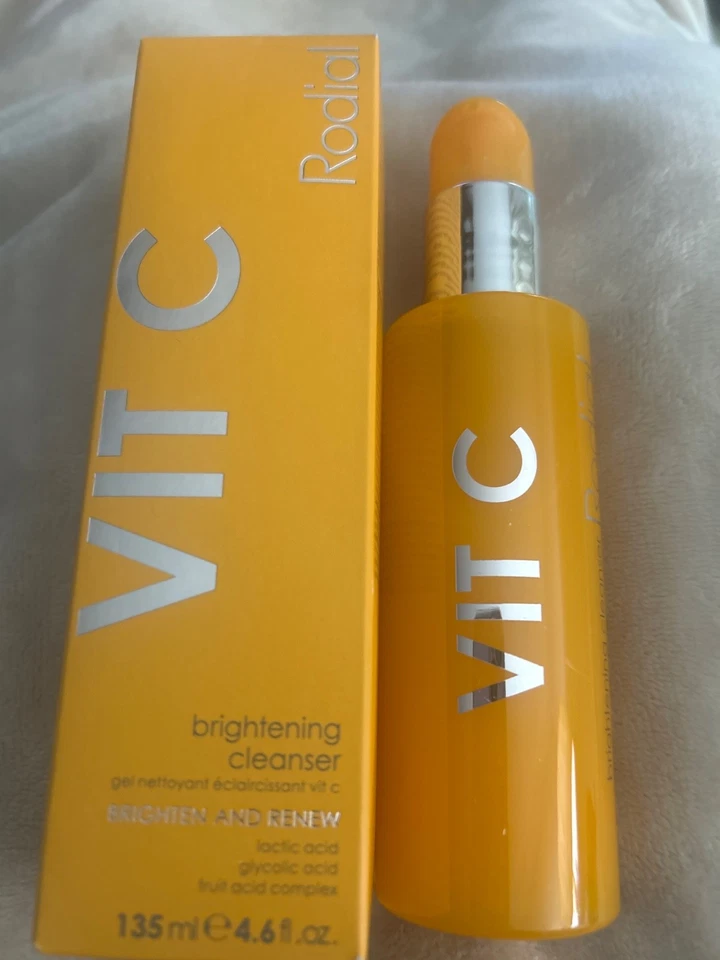 Limpiador iluminador Rodial Vit C iluminar y renovar • 4,6 fl oz/135 ml Foto 1 de 1