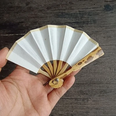 2.5 Inch Mini Folding Fan Bamboo Car Hanging Decor Phone Charm Vintage Craft Fan — 第 1/4 张图片