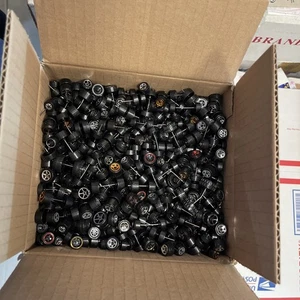 Hot Wheels Lote de Ruedas de Plástico Surtidas Lo que Veas Obtienes #1 (3.4 libras) - Imagen 1 de 3