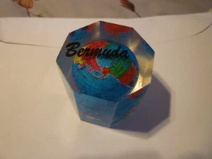 Bermuda Themed Globe Paper Weight Used - Picture 1 of 5
