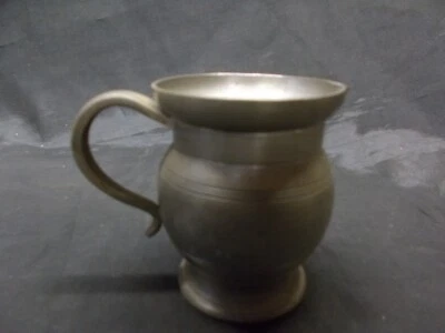 PETIT POT A LAIT EN ETAIN, "titre légal"  signé G L - Photo 1/4