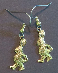Pendientes Alicia en el País de las Maravillas Conejo Blanco en Chaleco Plato Oro 24 Kt Pascua - Imagen 1 de 7