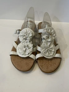 Boc Born O Concept White Sandals With Flower Accents Adjustable Size 11/43 - Picture 1 of 12