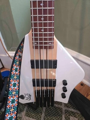 5-струнная матовая белая бас-гитара Bootlegger Ace 2024 — матовая белая - Изображение 1 из 4