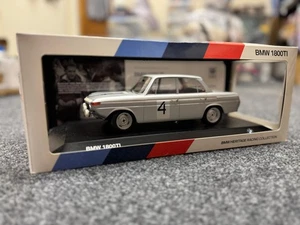 Original BMW 1800ti Maßstab 1:18 Modell 80432454790 NEU in OVP - Bild 1 von 8