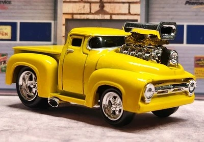 Máquinas musculares Funline escala 1:64 • Camioneta Ford F-100 1956 amarilla [suelta] Foto 1 de 4