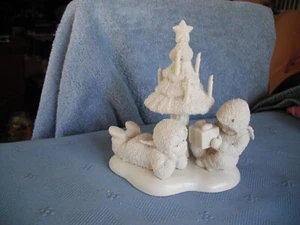 Depart 56 Snowbabies With Christmas Tree Porcelain Figurine - Picture 1 of 8