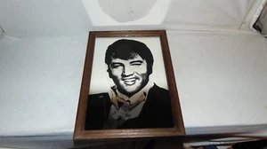 VINTAGE 8 X 12 FRAMED ELVIS MIRRORED PICTURE MADE IN ENGLAND - Picture 1 of 6
