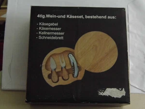 4tlg.WEIN+KÄSE SET mit KÄSE-GABEL+MESSER+kELLNERMESSER in SCHNEIDEBRETT- NEU-OVP - Bild 1 von 1