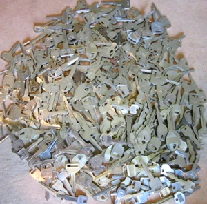 Grande lotto di 350 chiavi vintage oltre 9 libbre libbre grande varietà - Foto 1 di 4